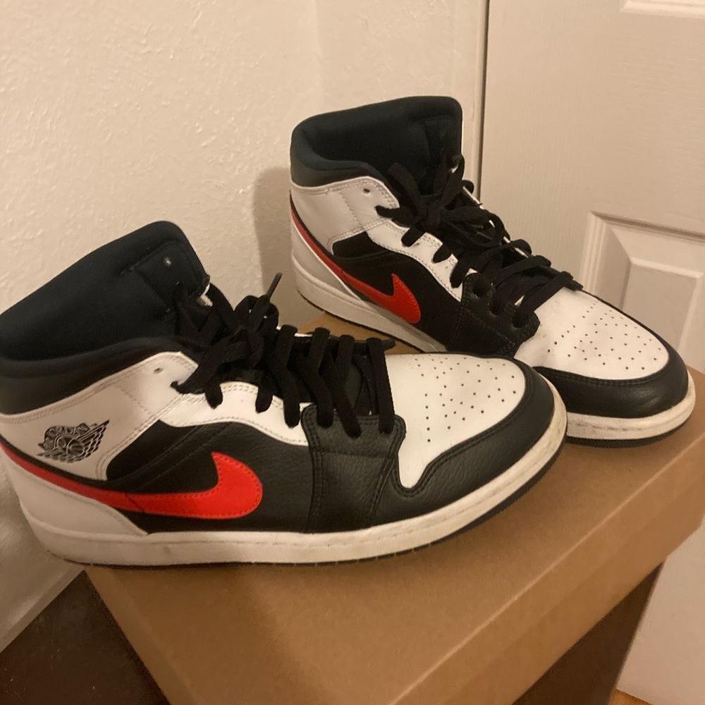 Nike Air Jordan 1 mid chili